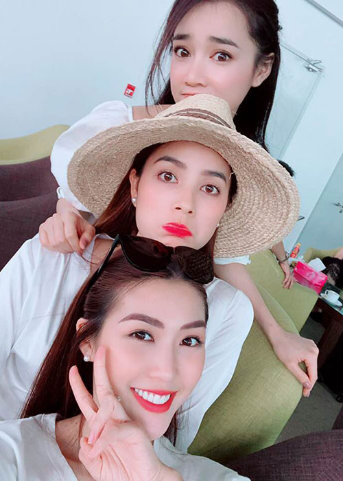 Nhã Phương, Phạm Hương và Tường Linh thân thiết bên nhau.