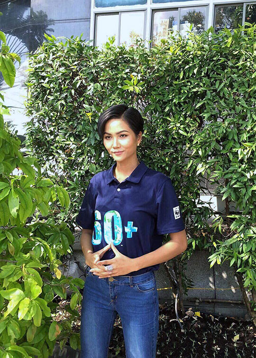 Hình ảnh H'hen Niê tham gia chương trình Giờ Trái đất. Ảnh: FBNV