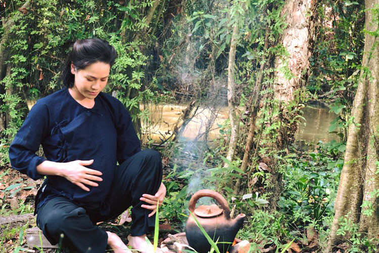 Nhật Kim Anh miệt mài đóng phim.