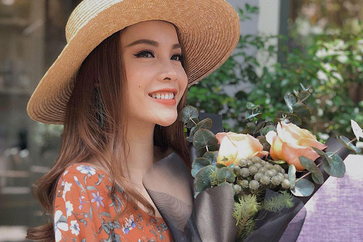 Với Yến Trang, cô hiện vẫn hoạt động nghệ thuật. Ở tuổi 34, người tình tin đồn một thời của Cường Đô la cũng chưa chịu lên xe hoa. Ảnh: FBNV