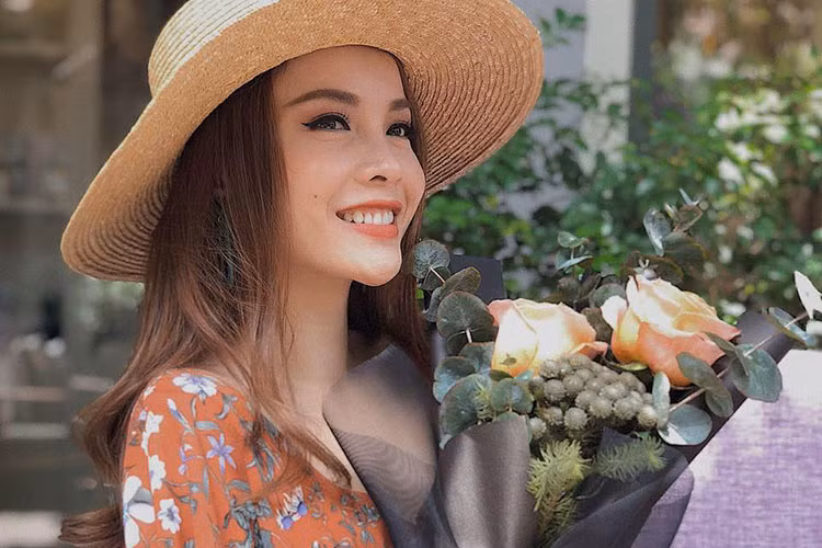 Với Yến Trang, cô hiện vẫn hoạt động nghệ thuật. Ở tuổi 34, người tình tin đồn một thời của Cường Đô la cũng chưa chịu lên xe hoa. Ảnh: FBNV