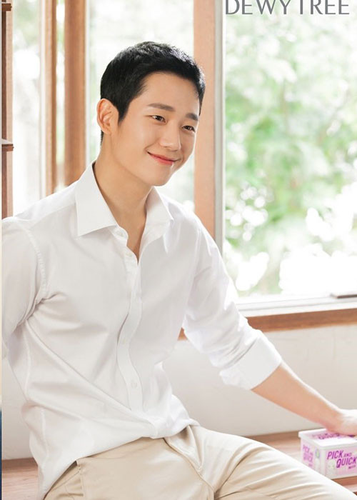 Jung Hae In sinh năm 1988, bắt đầu đóng phim vào năm 2013 sau khi hoàn thành nghĩa vụ quân sự. Ảnh: Dispatch