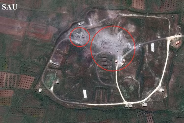 Một mục tiêu khác của liên quân là Kho quân sự Him Shinshar tại thành phố Homs. Chính phủ Syria cho biết tất cả các tên lửa tấn công Homs đều bị bắn hạ. Tuy nhiên, hình ảnh vệ tinh cho thấy các tòa nhà tại Him Shinshar đã bị phá hủy gần như hoàn toàn. Quân đội Mỹ cho biết 24 tên lửa đã tấn công cơ sở này, gồm 9 tên lửa Tomahawk của Mỹ, 8 tên lửa Storm Shadow của Anh, 5 tên lửa hành trình hải quân và 2 tên lửa SCALP của Pháp. Ảnh: Digital Globe.