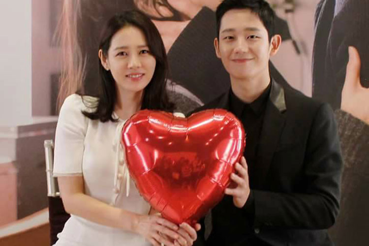 Son Ye Jin và Jung Hae In có sự tương tác ngọt ngào khiến fans nhiệt tình ủng hộ cả hai là một cặp. Ảnh: Naver