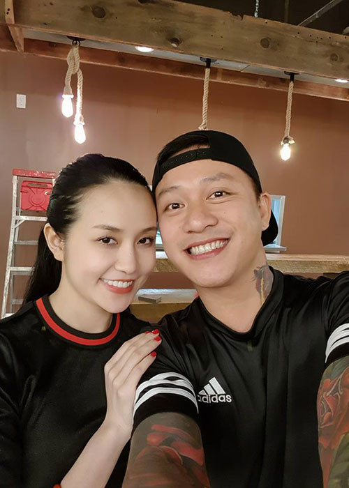 Đáp lại tâm thư của chồng, vợ Tuấn Hưng chia sẻ: "4 năm qua tôi nhường nhịn ông, vậy 56 năm còn lại ông nhường nhịn lại tôi nhé".