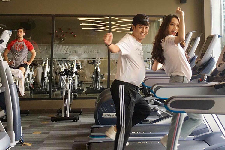 Hot Face sao Việt 24h: Trường Giang ghi hình gameshow mới cùng Hương Giang Idol.