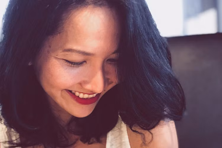 Kim Hiền tâm sự: “Cô ấy luôn cười vì biết rằng làm tốt sẽ luôn được hưởng điều tốt! Và điều ấy luôn có thật với Hiền cả nhà ơi! Hôm nay, lại được nhận niềm vui mà không bao giờ dám nghĩ và không bao giờ nghĩ mình sẽ được vậy”.