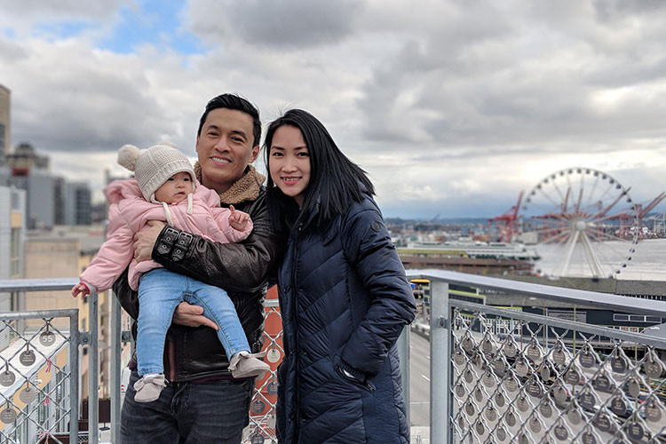 Lam Trường hiện có tổ ấm hạnh phúc bên vợ trẻ đẹp và con gái xinh xắn.