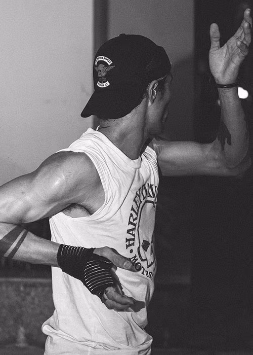 Chia sẻ của Phạm Anh Khoa nhanh chóng nhận được sự chú ý của cư dân mạng khi gần đây anh bị Phạm Lịch tố gạ tình cô trong quá trình cùng tham gia gameshow Trời sinh một cặp.