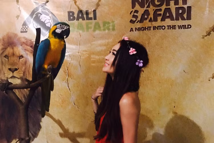 Nữ diễn viên phim "Đắc Kỷ Trụ Vương" không sinh con do sợ mất vóc dáng thon gọn và sợ máu.