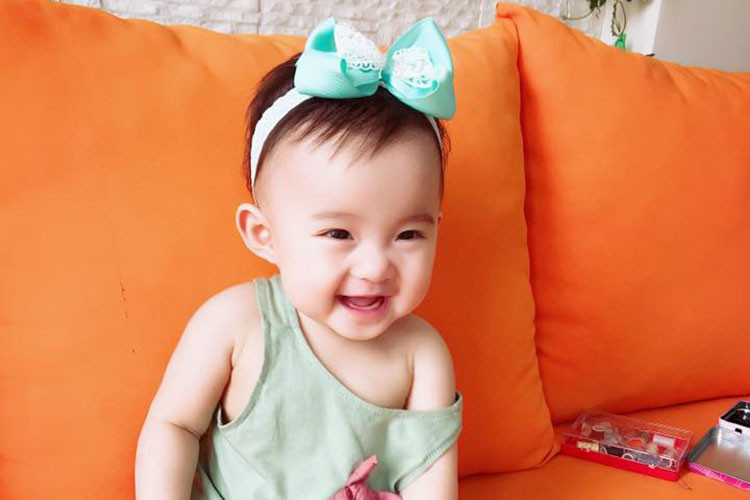 Hot Face sao Việt 24h: Vy Oanh khoe con gái ngày càng đáng yêu.