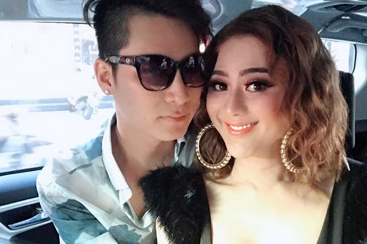 Lâm Chi Khanh được chồng hộ tống đi tham gia sự kiện là một trong những tin tức sao Việt trong ngày 14/4.