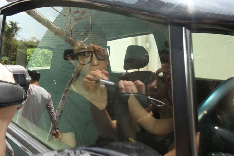 Có thông tin mẹ của Andi - bạn gái của Ngô Trác Lâm, gọi điện cho Ngô Ỷ Lợi để đòi tiền chăm sóc Ngô Trác Lâm ở Canada.