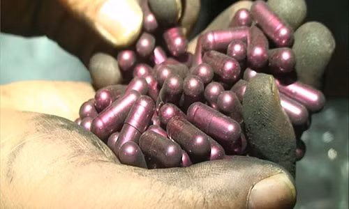 Cận cảnh những viên thuốc được kiểm đếm tại xưởng của công ty Vinaca. Ảnh: Tùng Chi.