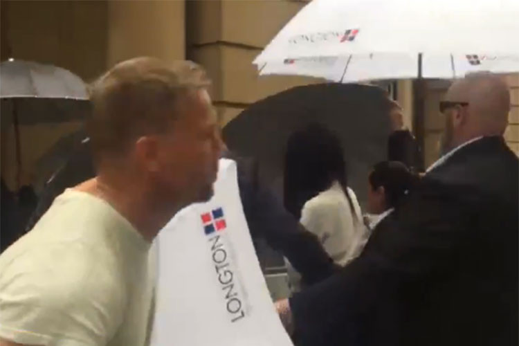 Khi Cao Vân Tường bị bắt, Đổng Tuyền bày tỏ cô luôn tin tưởng ông xã của mình. Ảnh: QQ