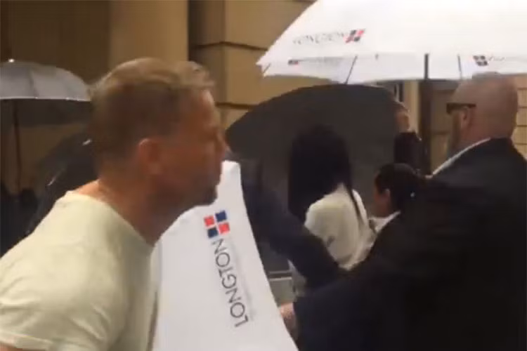 Khi Cao Vân Tường bị bắt, Đổng Tuyền bày tỏ cô luôn tin tưởng ông xã của mình. Ảnh: QQ