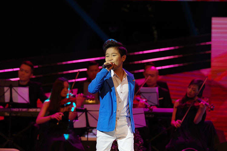 Sau khi đăng quang, Nhật Minh tập trung học văn hóa ở trường và đi diễn vào những ngày cuối tuần. Ảnh: FBNV