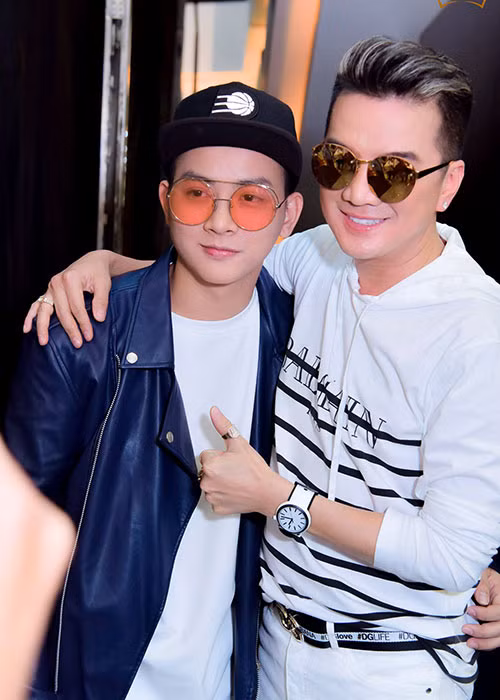 Đàm Vĩnh Hưng - Hoài Lâm thân thiết tại sự kiện.