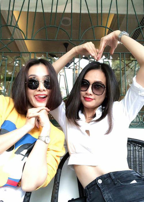 Dương Mỹ Linh chúc mừng sinh nhật Anh Thư. Cả hai người đẹp hiện rất thân thiết.