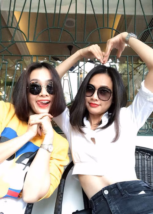 Dương Mỹ Linh chúc mừng sinh nhật Anh Thư. Cả hai người đẹp hiện rất thân thiết.