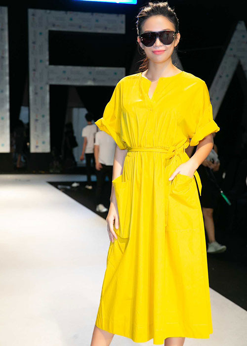 Hình ảnh Mâu Thủy tự tin trình diễn trong buổi tổng duyệt.