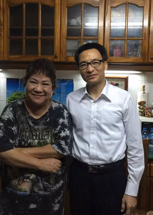 Minh Vượng bày tỏ: “Phó Thủ tướng Vũ Đức Đam tới nhà thăm. Thật cảm kích khi phó Thủ tướng rất quan tâm tới các nghệ sĩ và động viên kịp thời”.