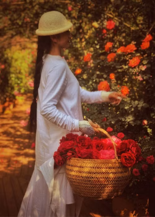 Lệ Bình tận hưởng cuộc sống đầy bình yên bên trong căn biệt thự đẹp như nơi tiên cảnh.