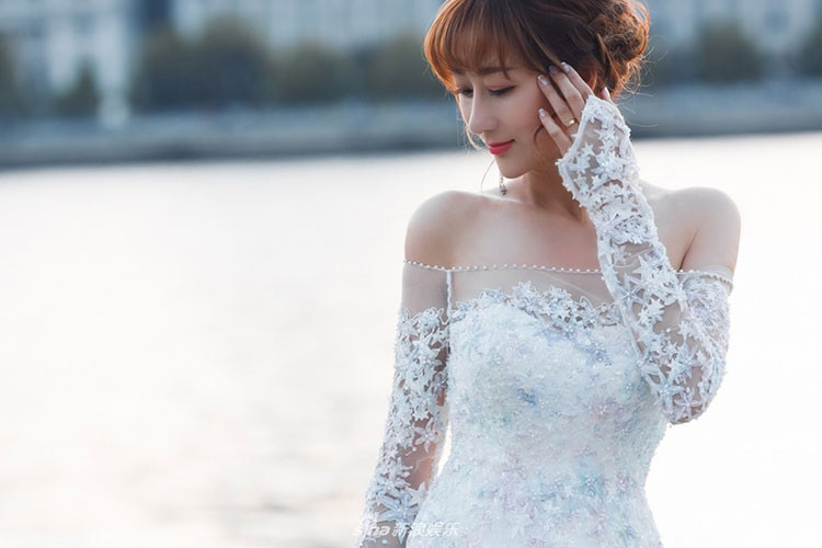 Trước khi lấy chồng, sinh con, Tưởng Lệ Sa là một người mẫu. Cô cũng từng đoạt danh hiệu Á hậu 1 trong cuộc thi Hoa hậu Bikini ở Trung Quốc.