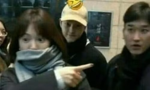 Trước đó, một số hình ảnh của Song Joong Ki cho thấy anh tăng cân nhẹ sau khi kết hôn.