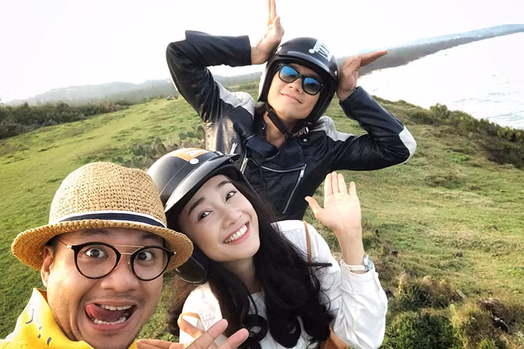 Nhã Phương và Nhan Phúc Vinh vừa đồng loạt lên tiếng phủ nhận tin đồn hẹn hò. Cả hai khẳng định chỉ là bạn thân. Ảnh: FBNV