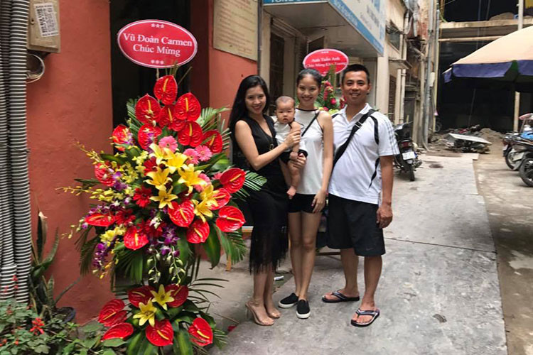 Khá kín tiếng, vợ chồng Chí Anh chỉ chia sẻ một số hình ảnh của gia đình trên trang cá nhân. Ảnh: FBNV