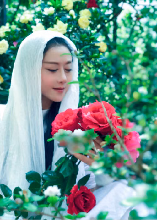 Mới đây, một người bạn đăng tải hình ảnh mới nhất của Dương Lệ Bình khi đến thăm cô.