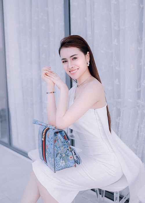 Ngoài vương miện, tại cuộc thi Hoa hậu Sắc đẹp Hoàn mỹ Toàn cầu 2017, Thư Dung còn đoạt giải phụ Người đẹp ăn ảnh nhất.