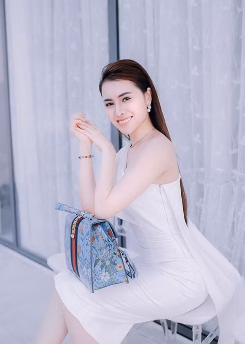 Ngoài vương miện, tại cuộc thi Hoa hậu Sắc đẹp Hoàn mỹ Toàn cầu 2017, Thư Dung còn đoạt giải phụ Người đẹp ăn ảnh nhất.