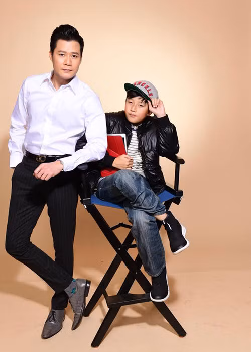 Quang Dũng thường xuyên tranh thủ gặp gỡ và đi chơi cùng con trai mỗi lần sang Mỹ lưu diễn.