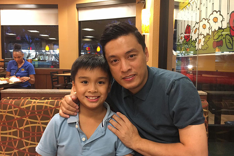 Mỗi lần gặp gỡ và đi chơi cùng nhau, Lam Trường và con trai đều cảm thấy khó nói lời tạm biệt.