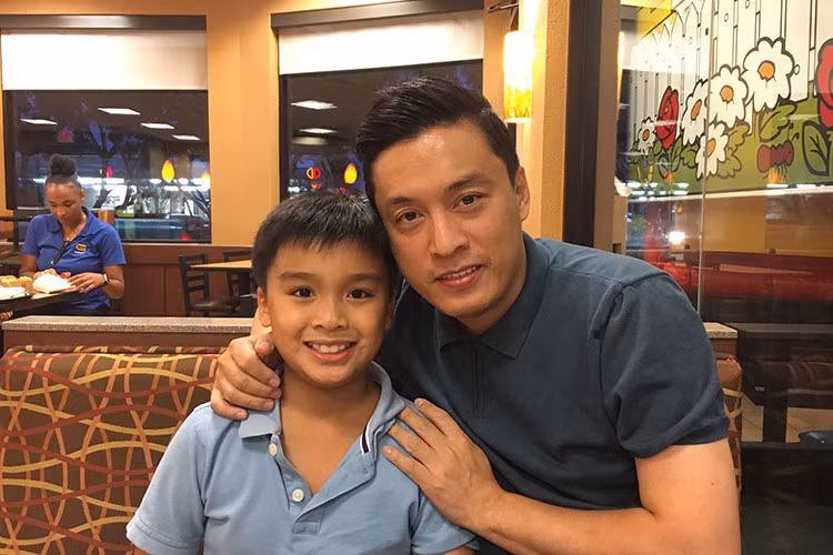 Mỗi lần gặp gỡ và đi chơi cùng nhau, Lam Trường và con trai đều cảm thấy khó nói lời tạm biệt.