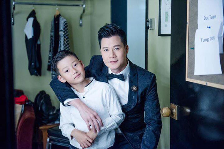 Bé Bảo Nam hiện sống ở Mỹ cùng bà ngoại. Quang Dũng cũng mua nhà gần nhà bà ngoại Bảo Nam để tiện thăm con trai.