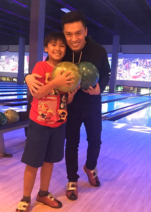 Do khoảnh cách địa lý, Lam Trường không thể thường xuyên thăm nom, chăm sóc bé Kiến Văn dù rất thương con trai chịu nhiều thiệt thòi.