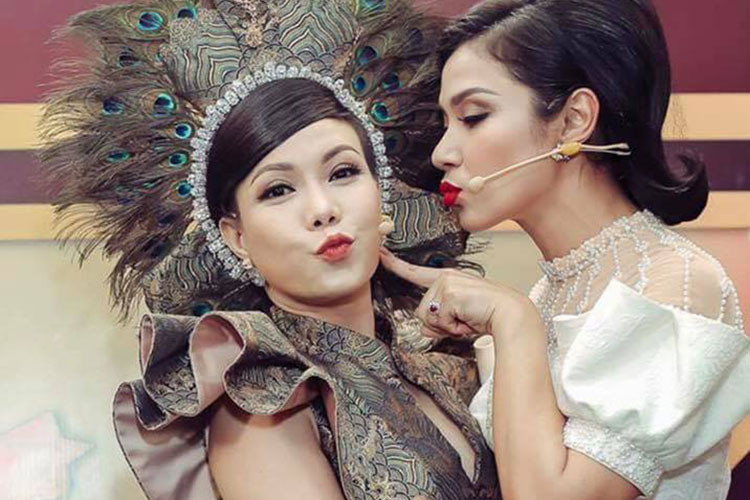 Khoảnh khắc Việt Trinh nhí nhảnh bên Việt Hương khi cùng làm giám khảo một gameshow gần đây.