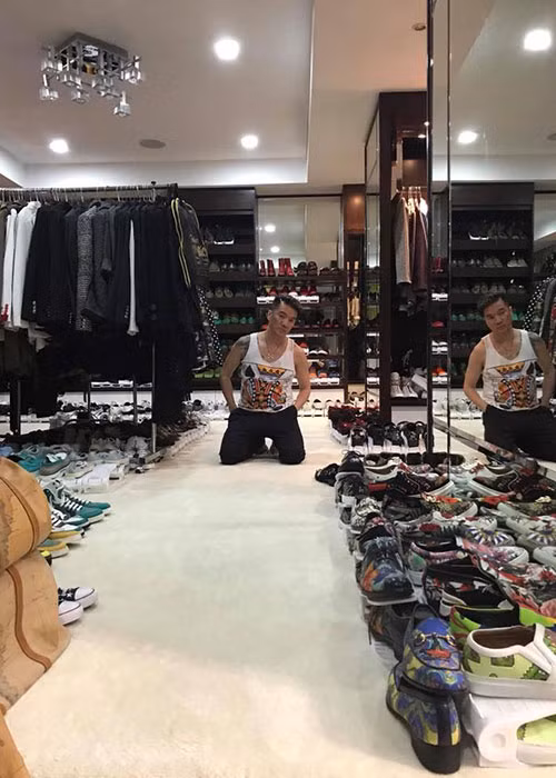 Mr Đàm không ít lần đăng tải hình ảnh bên trong căn biệt thự hơn 60 tỷ đồng. Ảnh: FBNV