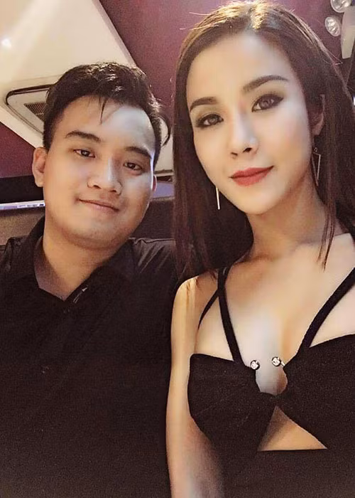 Không chỉ giàu có, chồng sắp cưới của Diệp Lâm Anh còn sở hữu vẻ ngoại điển trai. Ảnh: FBNV