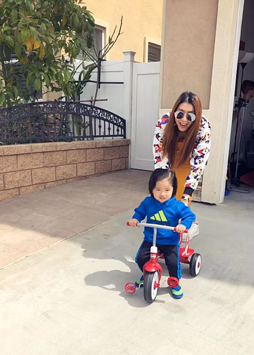 Định cư ở Mỹ, Ngọc Quyên đang tận hưởng cuộc sống bình yên, hạnh phúc bên chồng và con trai.