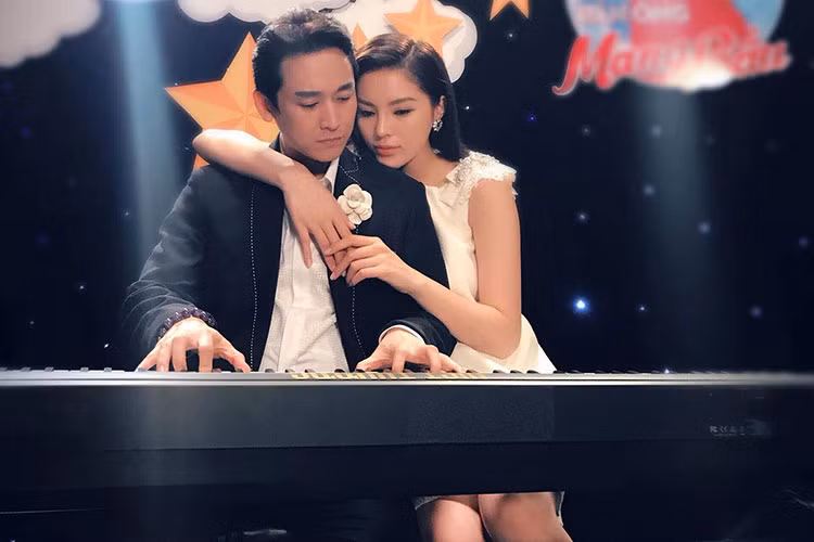 Hot Face sao Việt 24h: Hứa Vĩ Văn tiết lộ Kỳ Duyên giờ đã biết diễn biết hát sau thời gian ghi hình cho một gameshow chung.