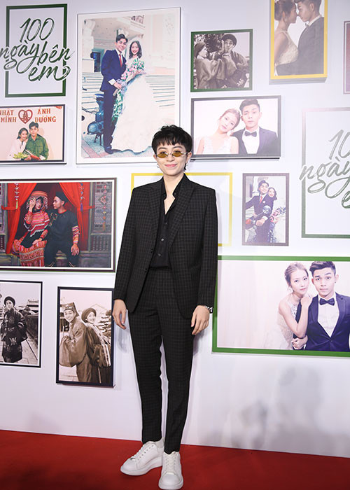 Gil Lê diện cây đen xuất hiện tại buổi ra mắt phim "100 ngày bên em".