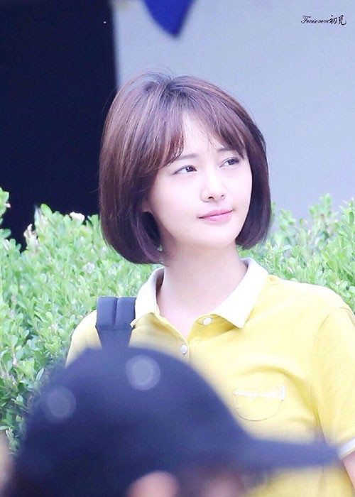 Trịnh Sảng được nhiều khán giả yêu mến bởi vẻ ngoài trong sáng, đáng yêu khi hóa thân nữ sinh. Ảnh: QQ