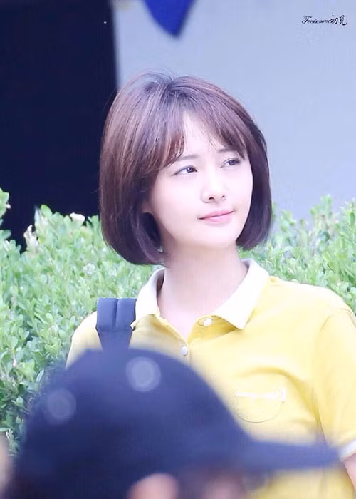 Trịnh Sảng được nhiều khán giả yêu mến bởi vẻ ngoài trong sáng, đáng yêu khi hóa thân nữ sinh. Ảnh: QQ