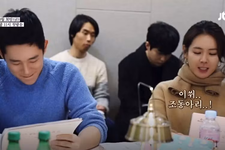 "Chị đẹp mua cơm ngon cho tôi" là dự án đầu tiên Son Ye Jin và Jung Hae In hợp tác. Ảnh: Insight