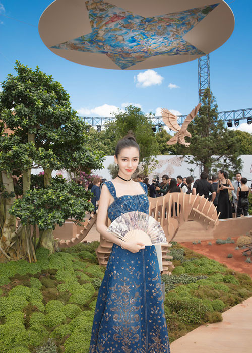 Mang vẻ đẹp lai Tây, Angelababy luôn trở thành tâm điểm mỗi khi xuất hiện tại các sự kiện. Ảnh: Sohu