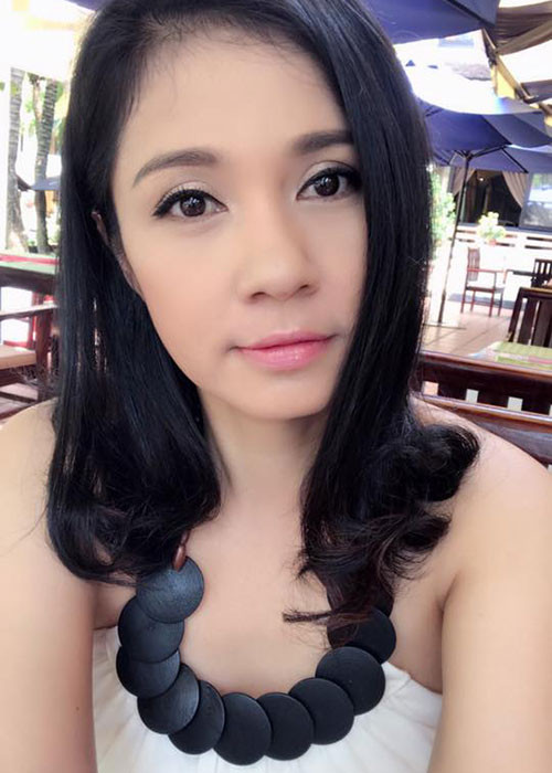 “Người đẹp Tây Đô” Việt Trinh hiện sống cùng con trai ở biệt thự nhà vườn tại Bình Dương thay vì ở Sài Gòn.